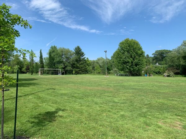 Toujours pas de buts de soccer en place au parc des rivières