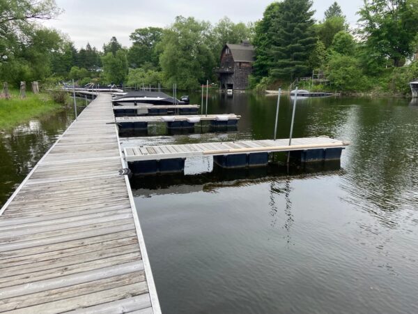 La location de quai à bateau semble tanguer à North Hatley