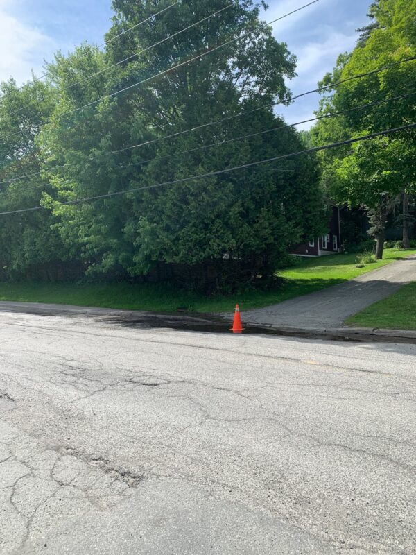 Soyez prudent sur la rue Capelton avec les trous et le remplissage