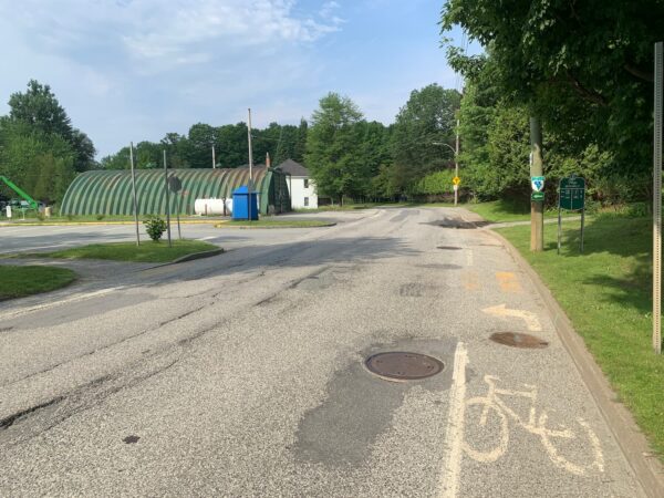 Qu’est-il advenu de nos dos-d’âne à l’entrée du village de North Hatley?