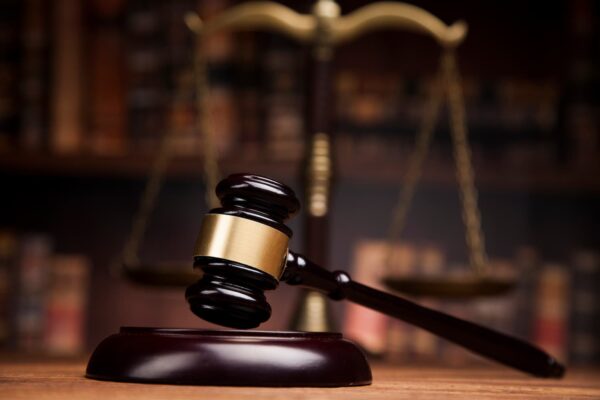 Quelle est la différence entre un usage dérogatoire et un droit acquis?