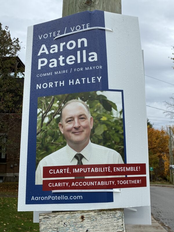 Beautiful election posters in North Hatley